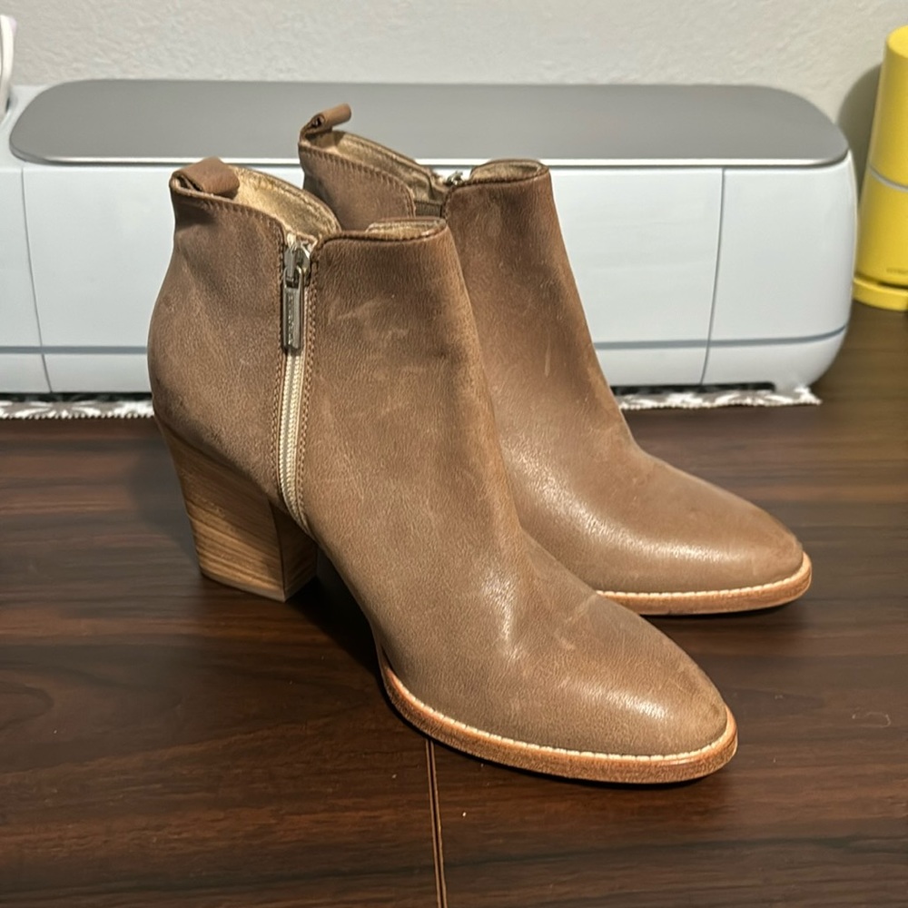Aqua Aquatalia bootie 8.5